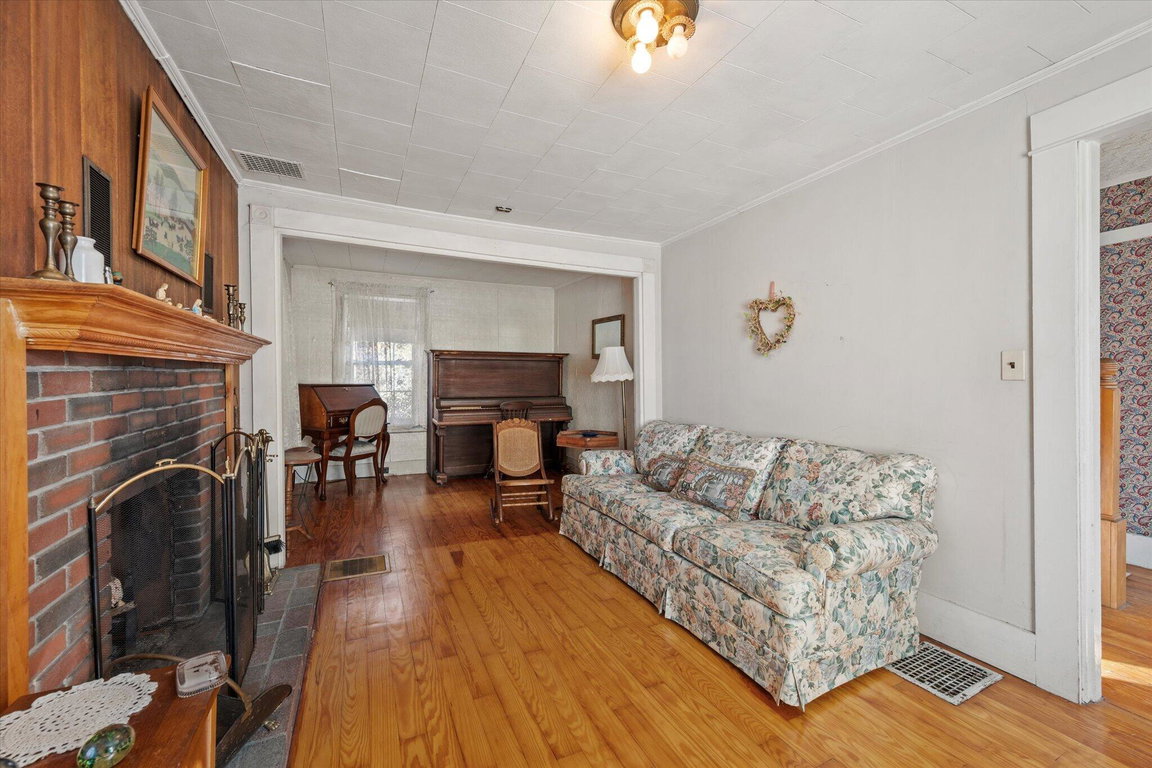 21-Living Room
