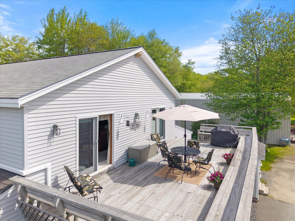 11-Apartment Deck