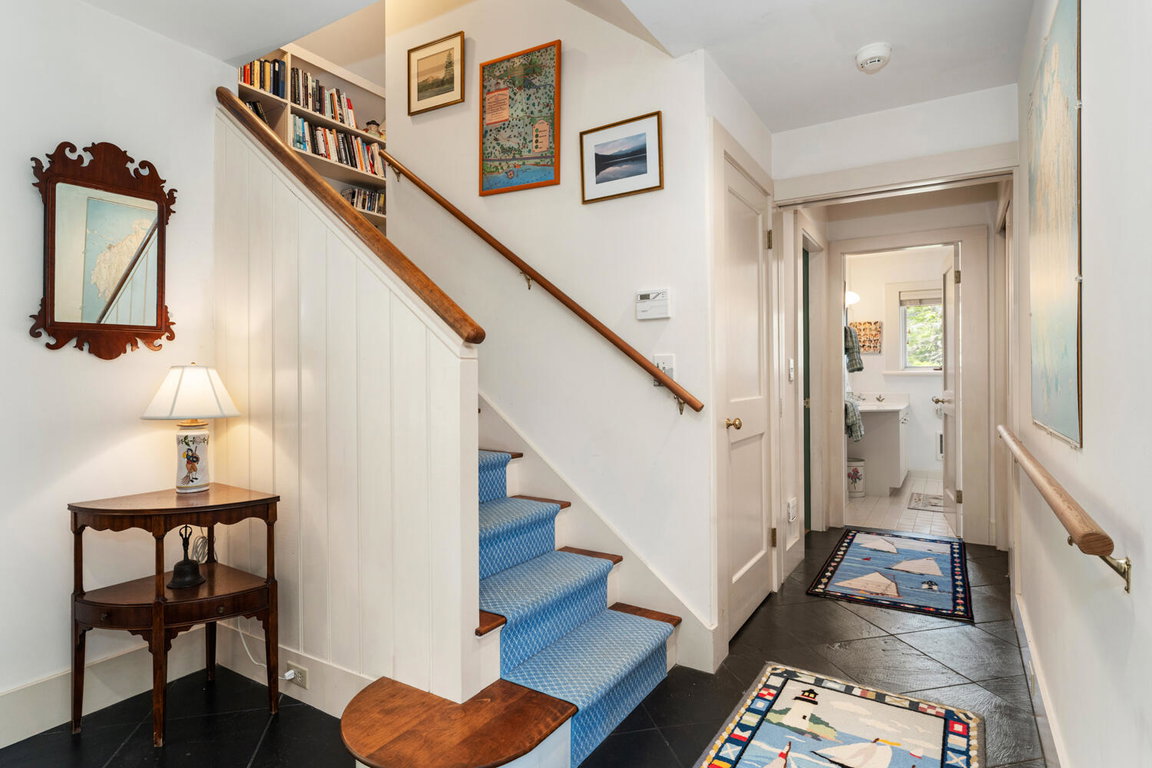 Hall to 1st Floor Bedroom