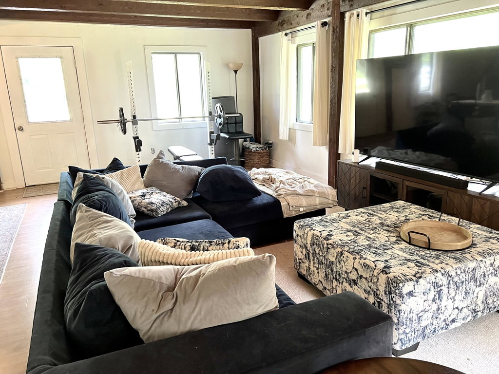 Expansive Living room