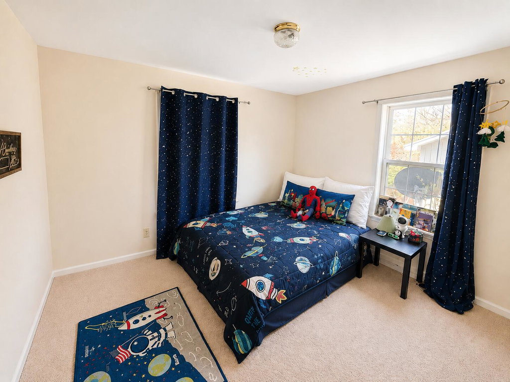 Secondary bedroom