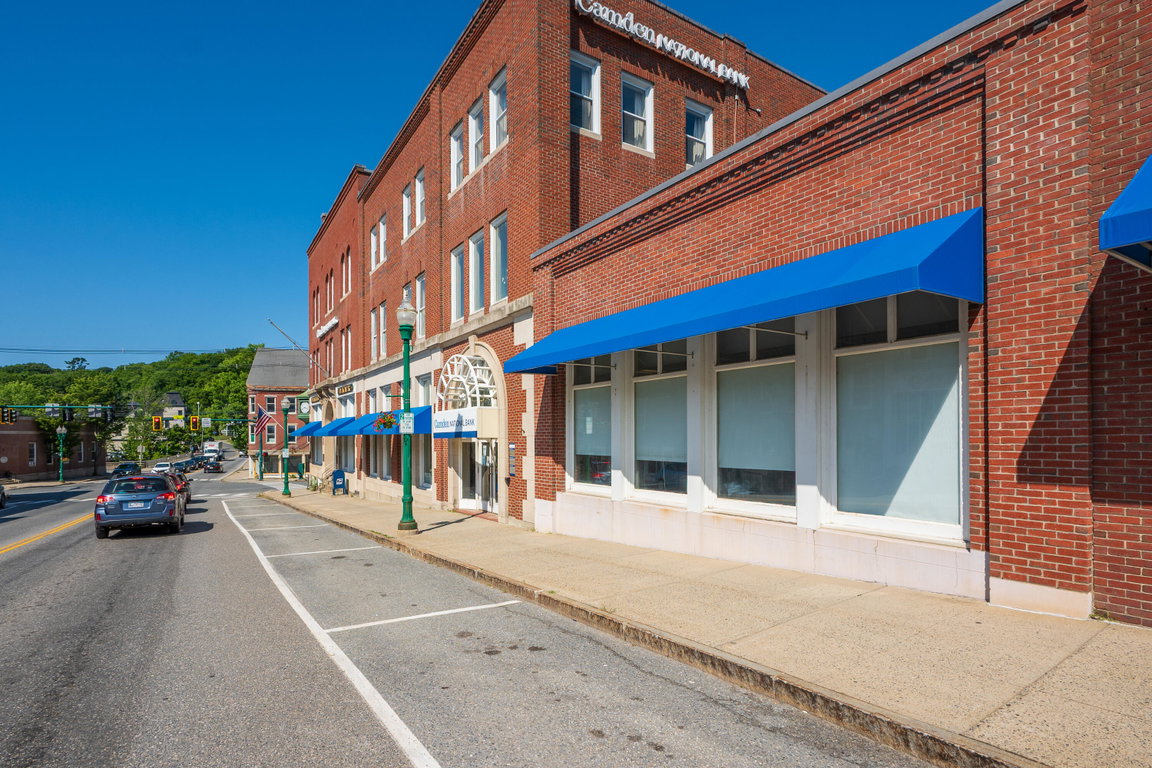 18_213-Main St Ellsworth-213