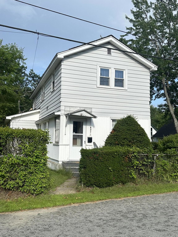 47 York Street Millinocket