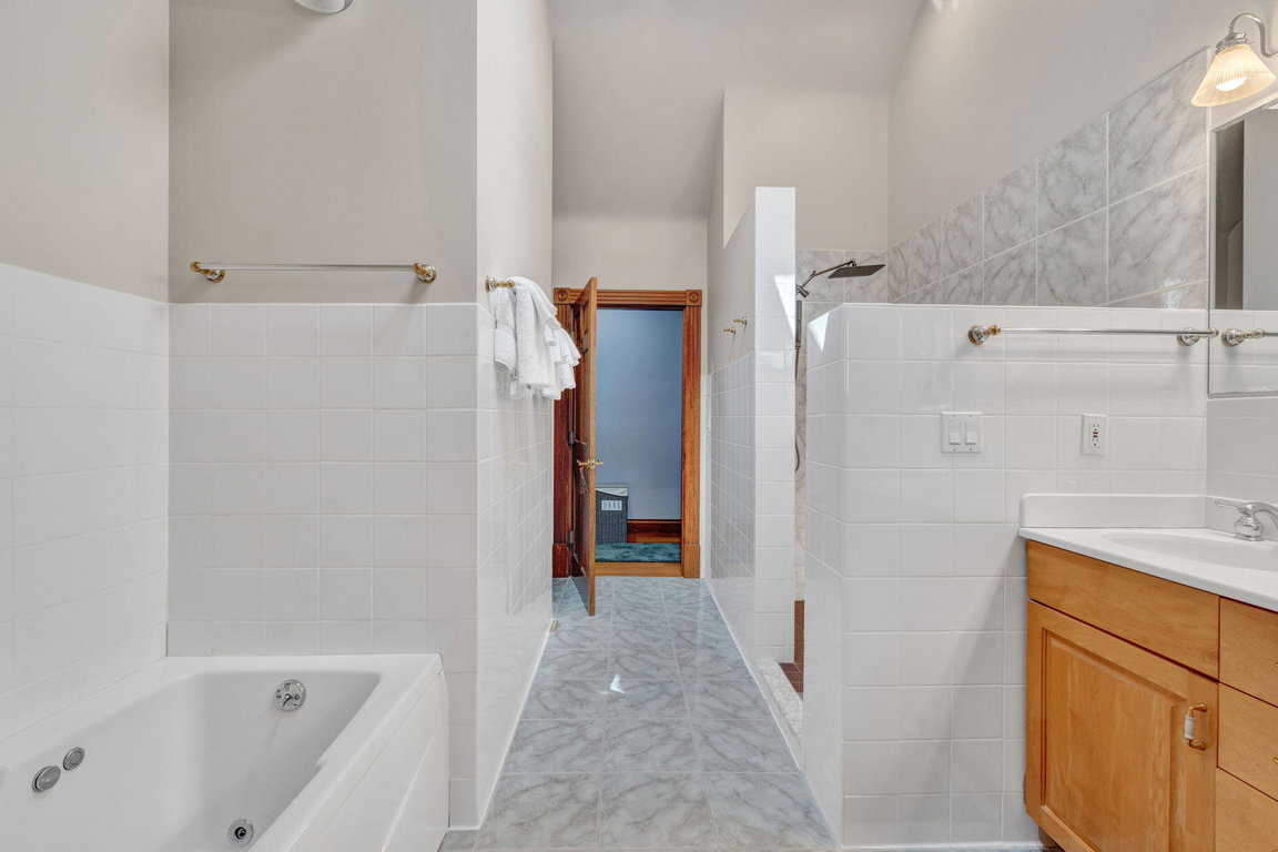 24-web-or-mls-1197-bay-rd