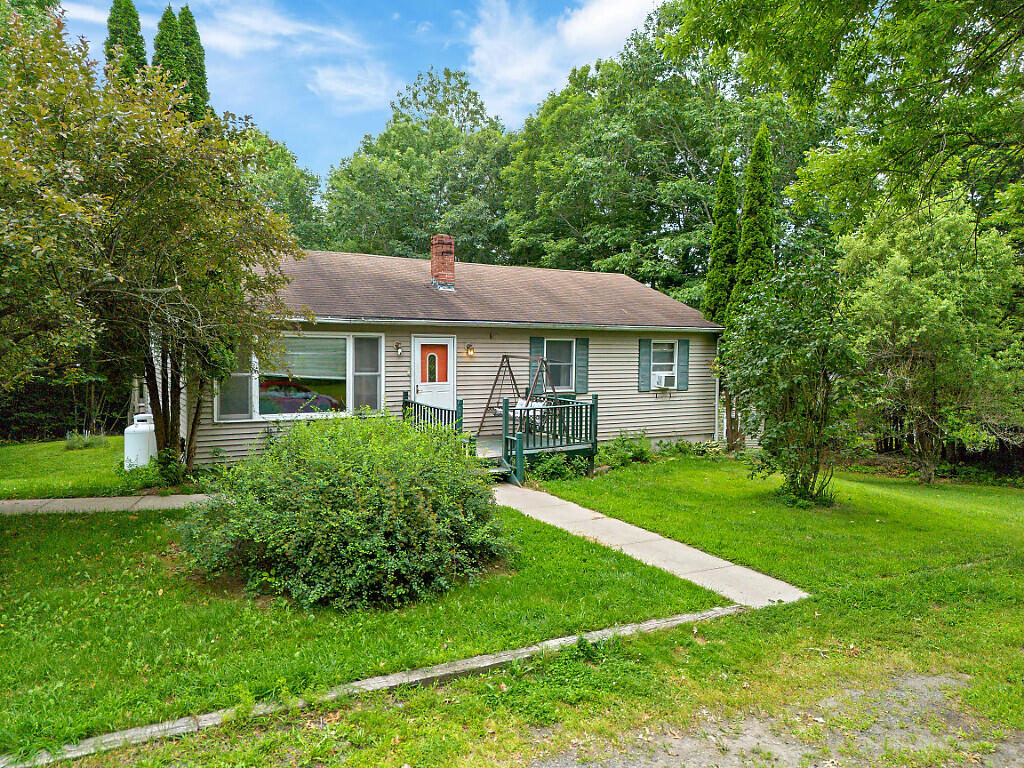 206 Outlet Road Farmingdale