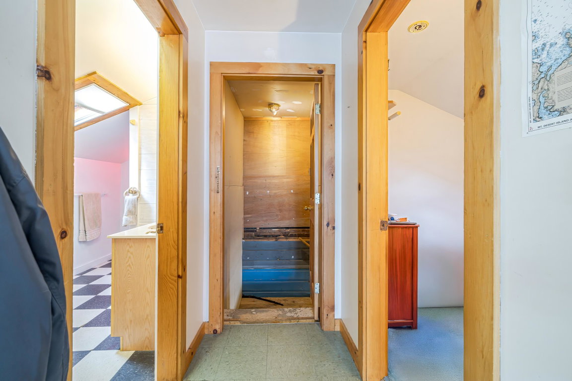 37-33-37 Water Street-DTP