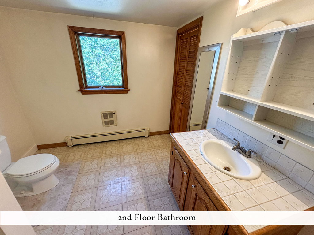 Bathroom 2nd floor (2), label