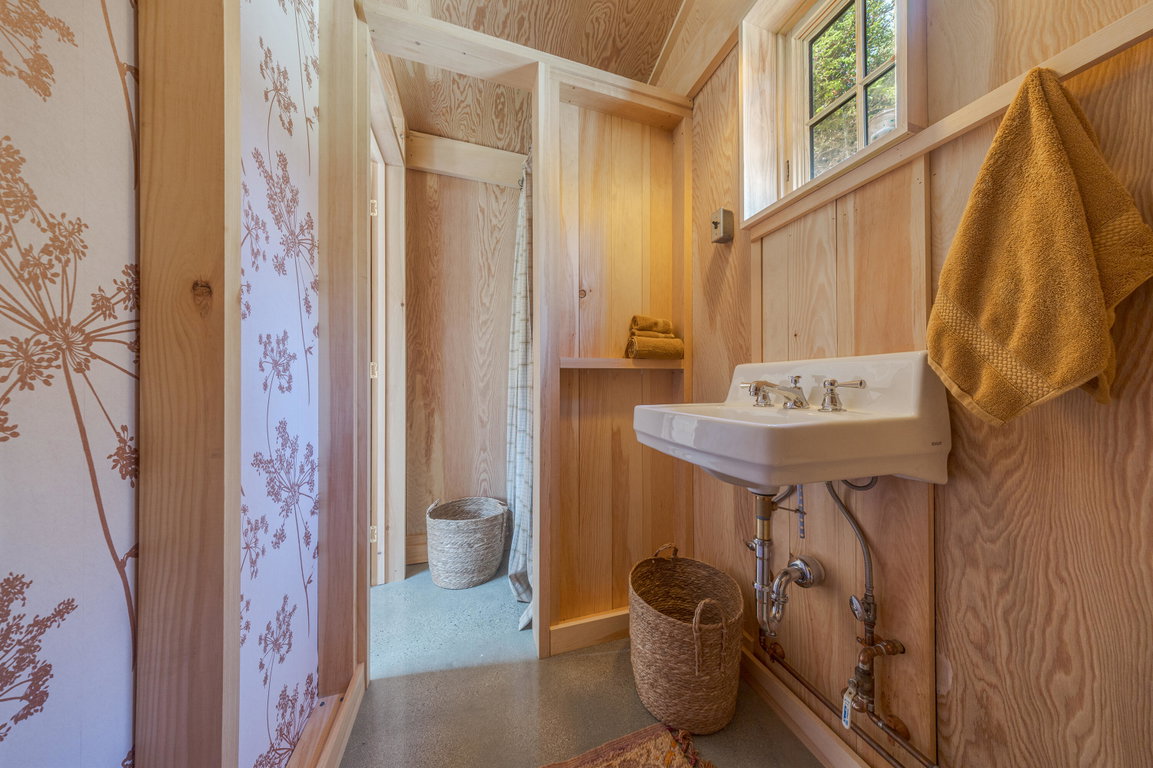 38a-11 Sophie_s Way -DTP