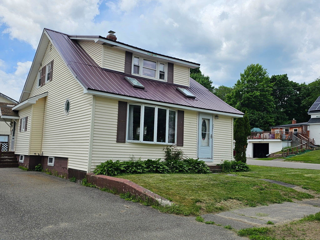 22 Pine Street East Millinocket
