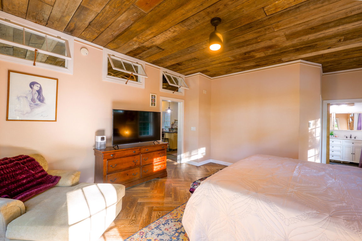_AT11744-HDR