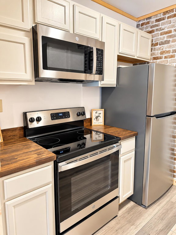 APT Kitchen space