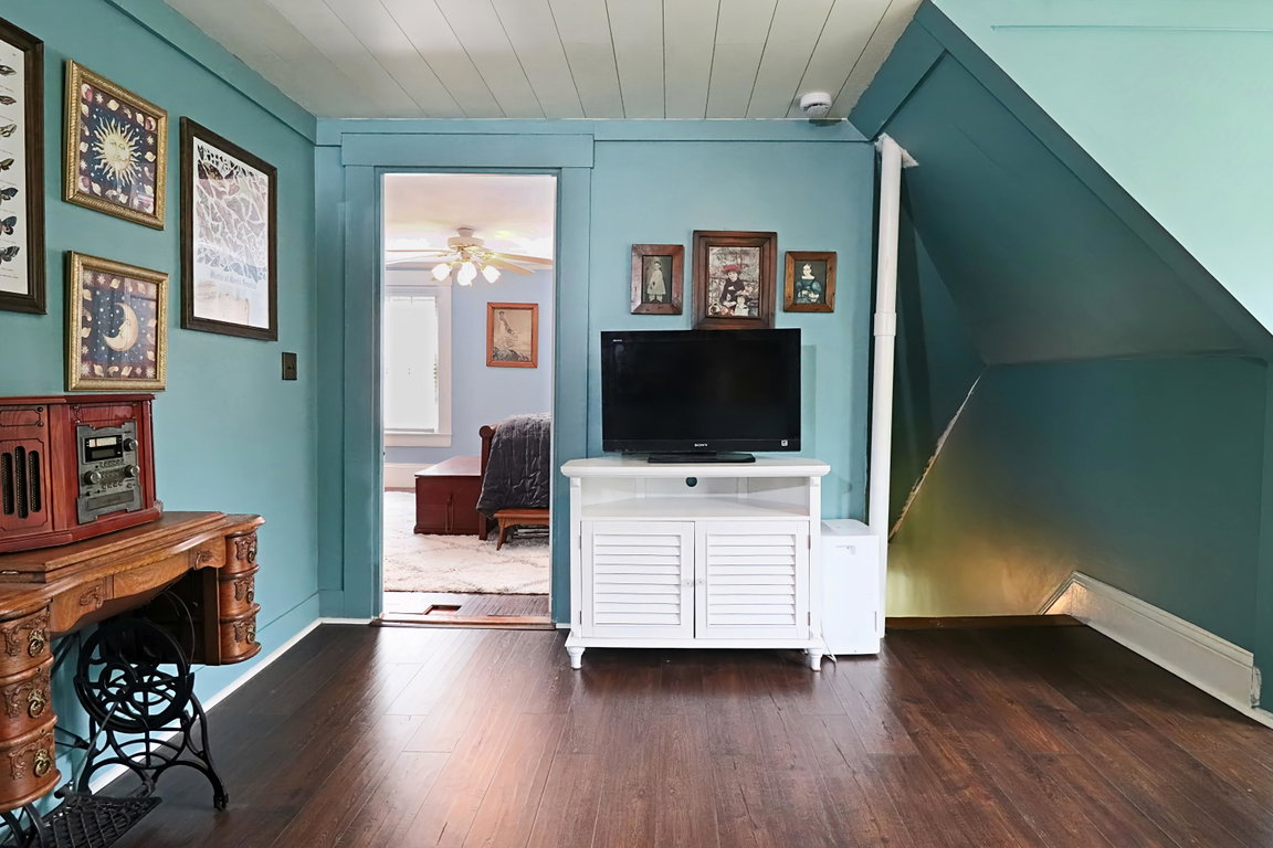 Upstairs Foyer