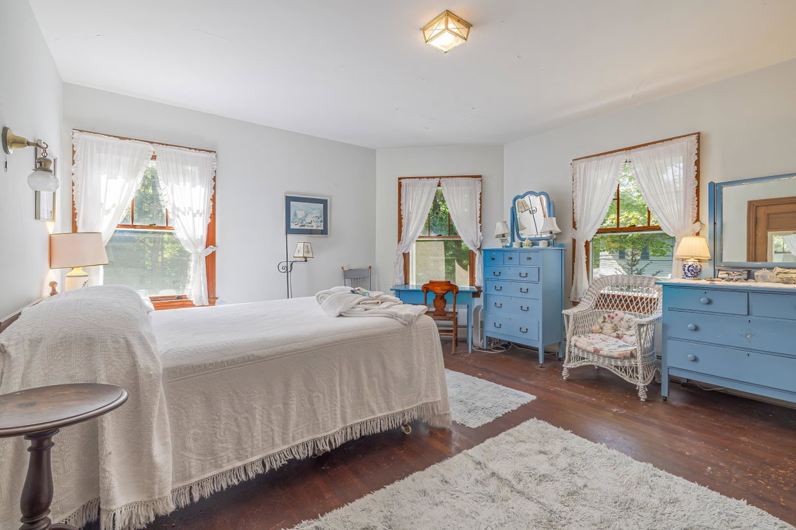 2nd floor bedroom