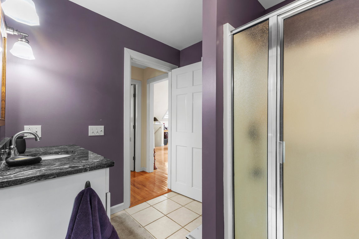 Upstairs full bathroom