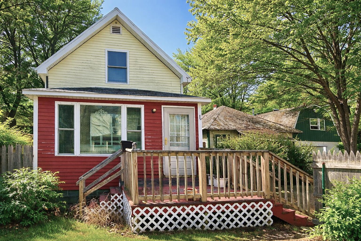 17 Bowles Ave