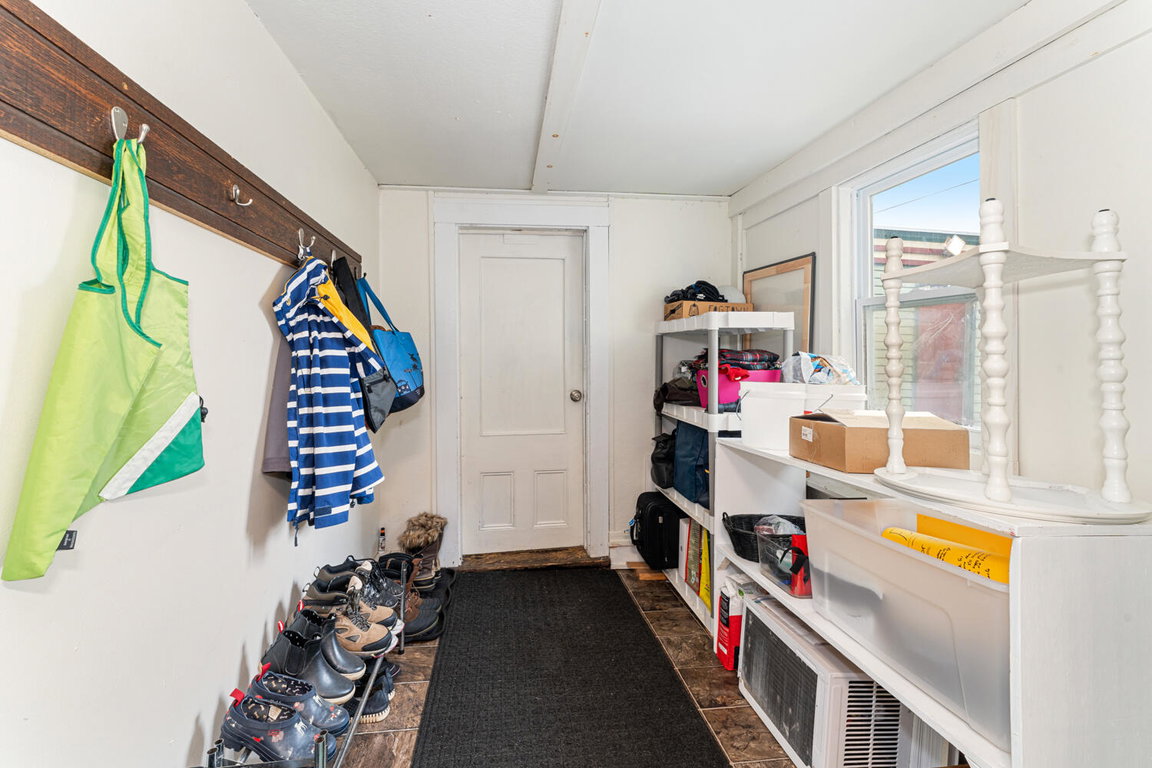 APARTMENT ACCESS DOOR