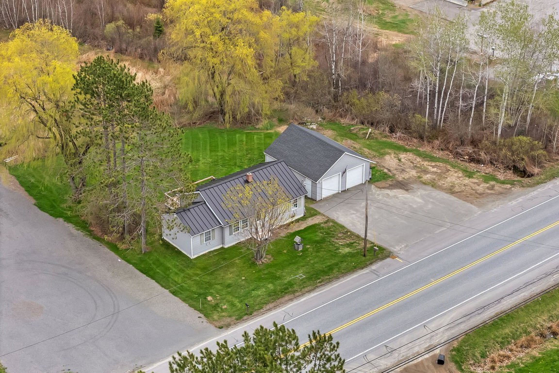 3237 Broadway  Glenburn