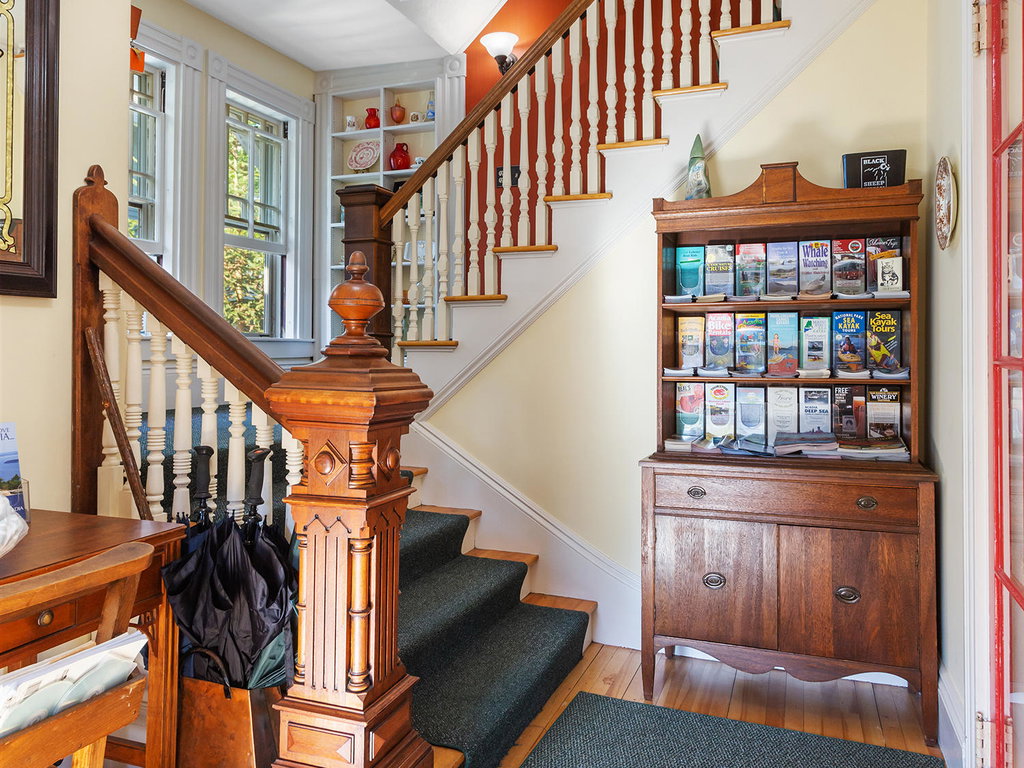HallWayWoodStairs.