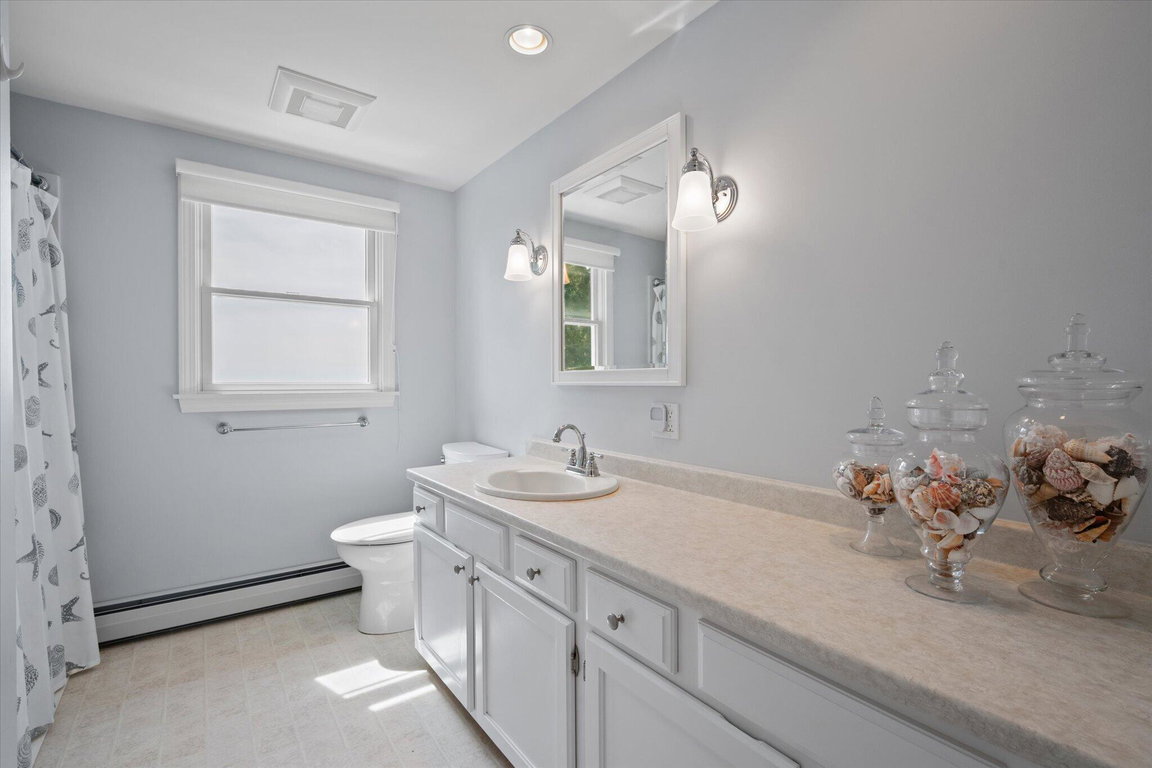 07-2nd Floor Bathroom - Copy