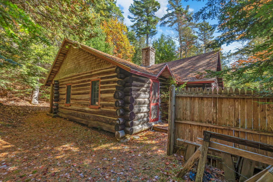 28-web-or-mls-25-dickens-farm-rd