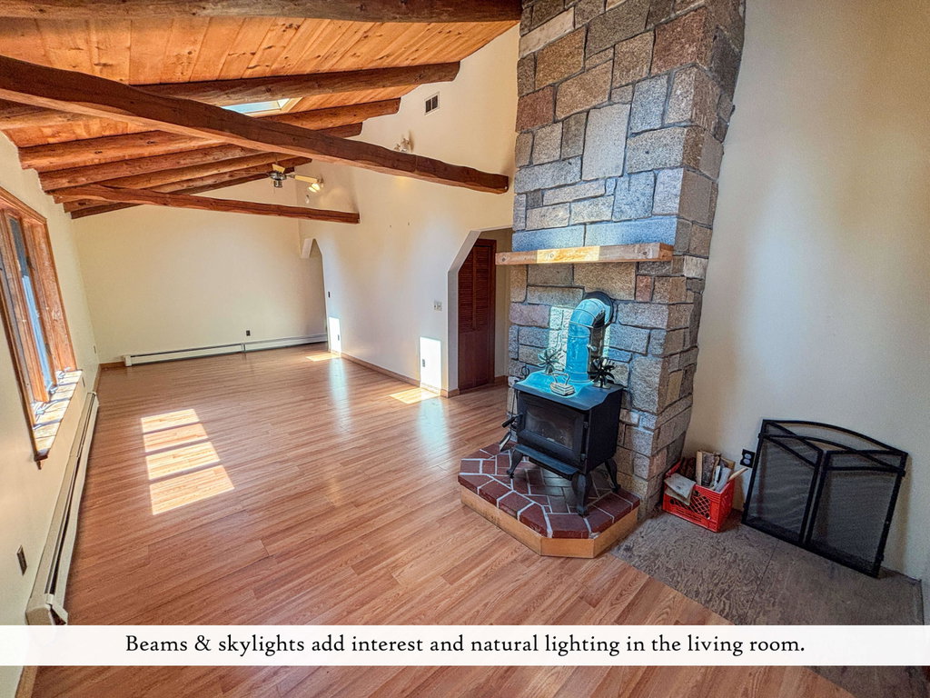 Living Room (5), label