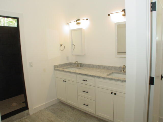 Owners bath 1