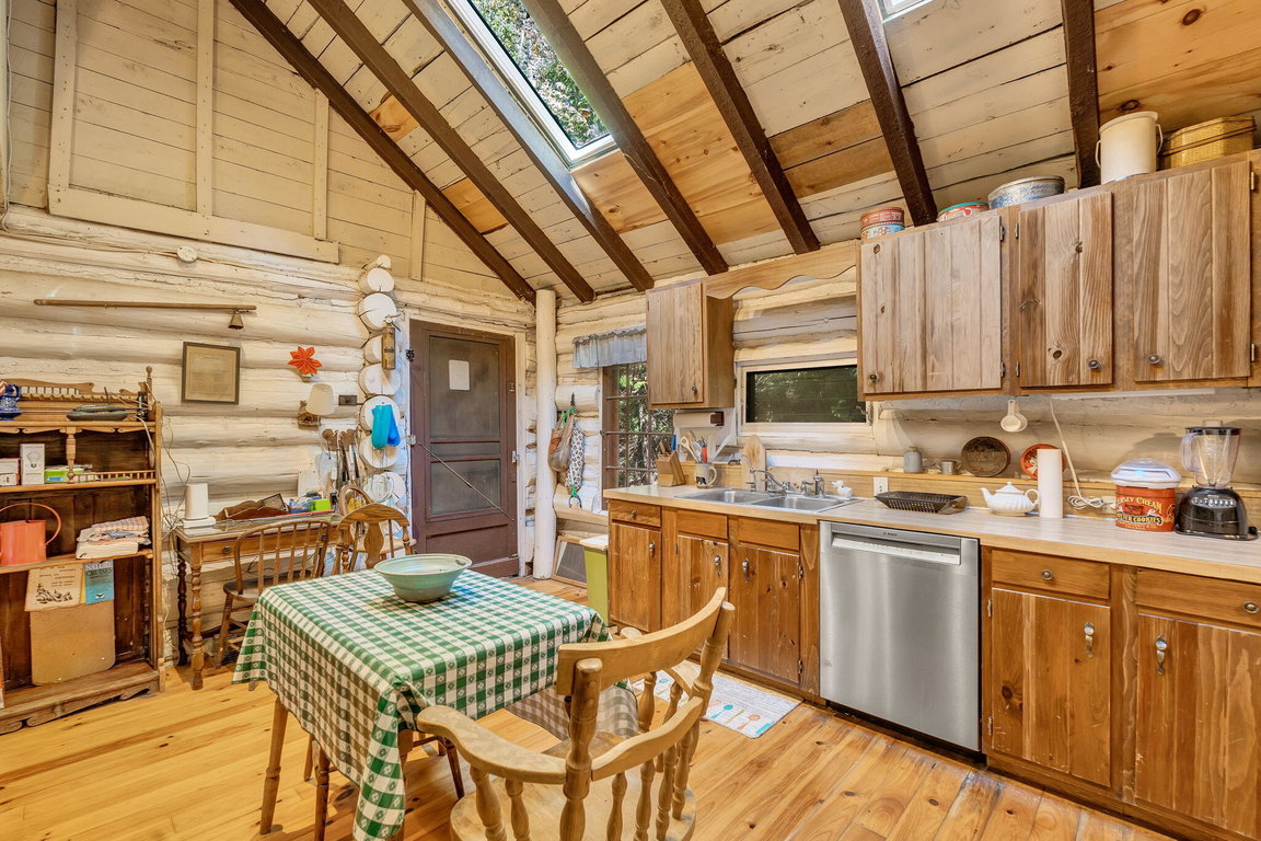 17-web-or-mls-25-dickens-farm-rd