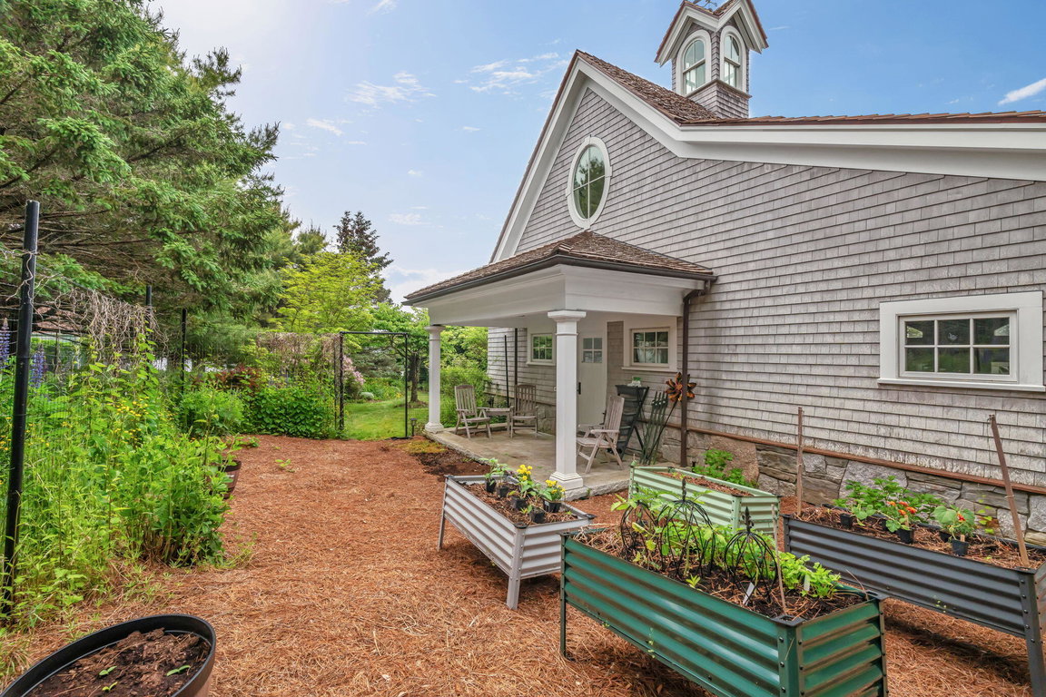 180-web-or-mls-425-seawall-rd