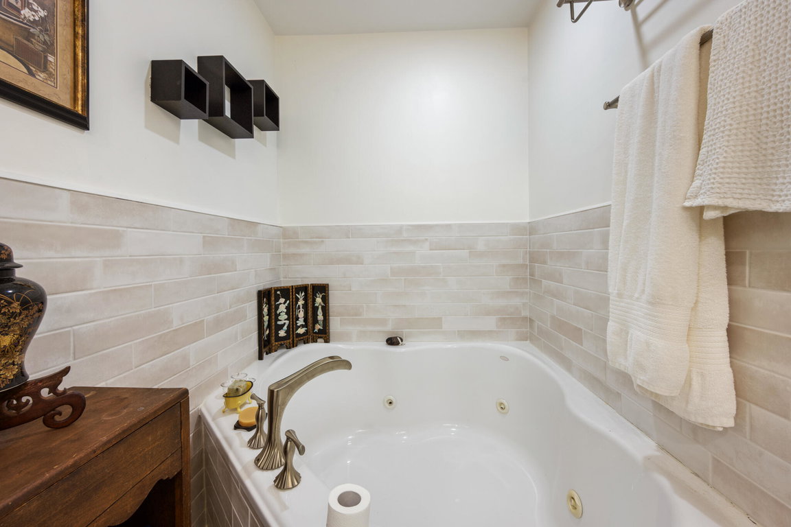 Full Spa Tub