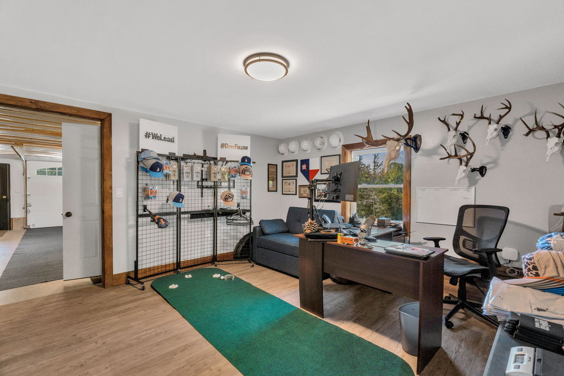 Bedroom /Office