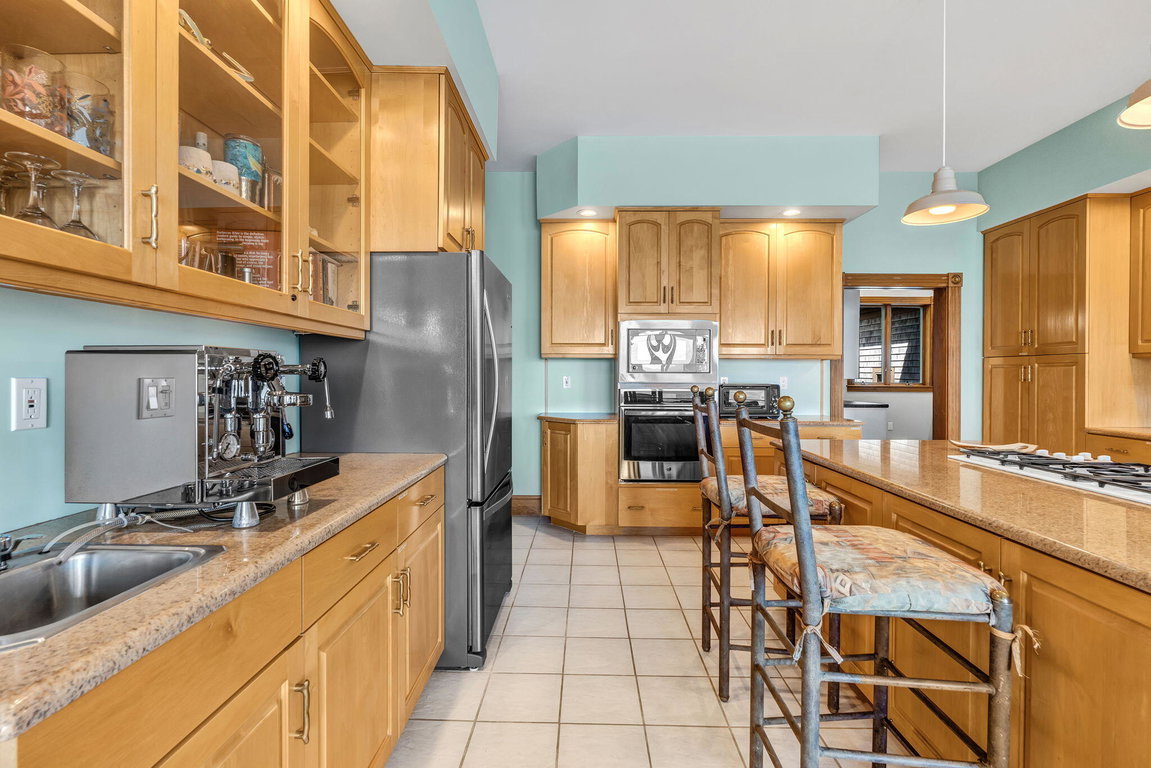44-web-or-mls-1197-bay-rd