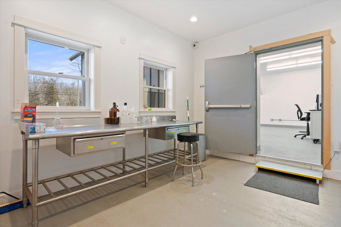 36-380 Ellsworth Rd