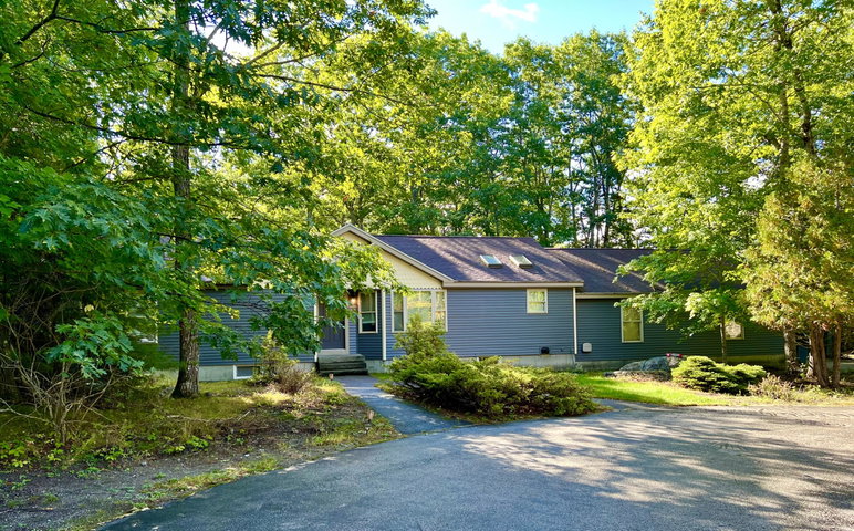 Newly painted both inside and out this one level home with attached two car garage is located in the desirable neighborhood on Maddocks Ave.