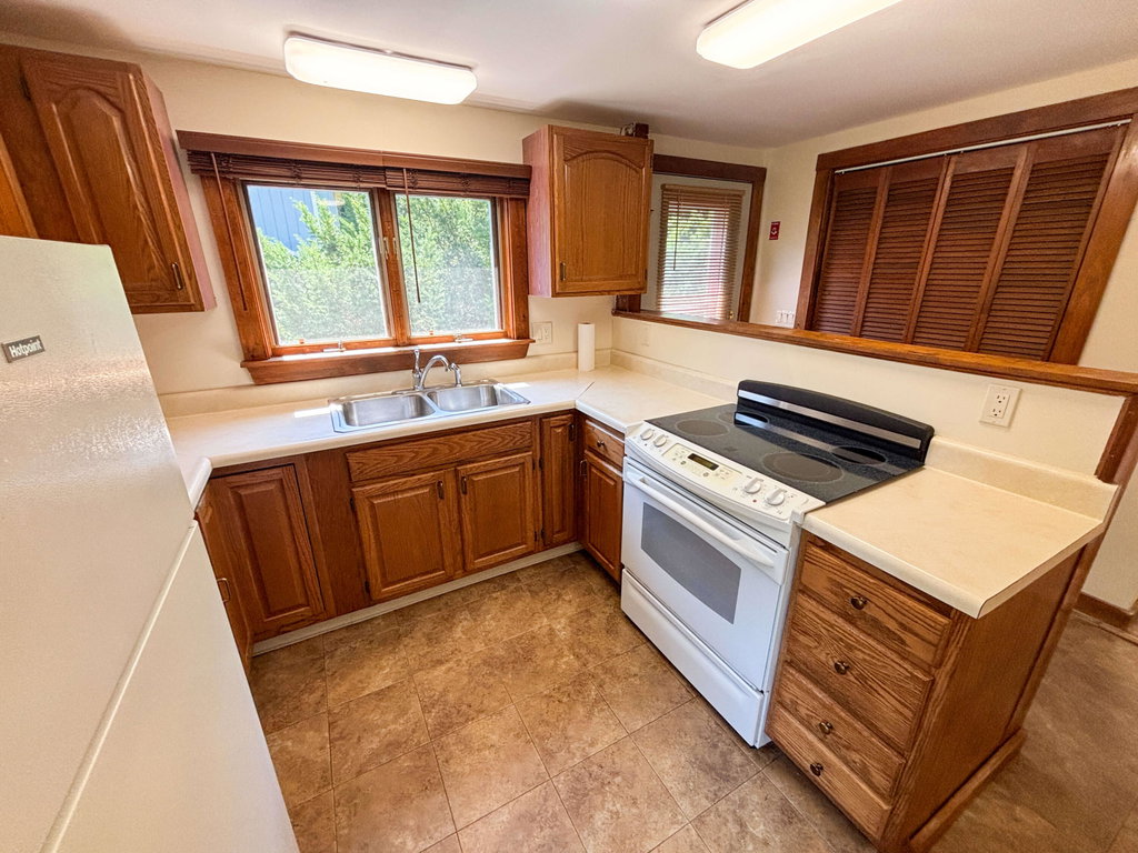 Apartment Kitchen (1)