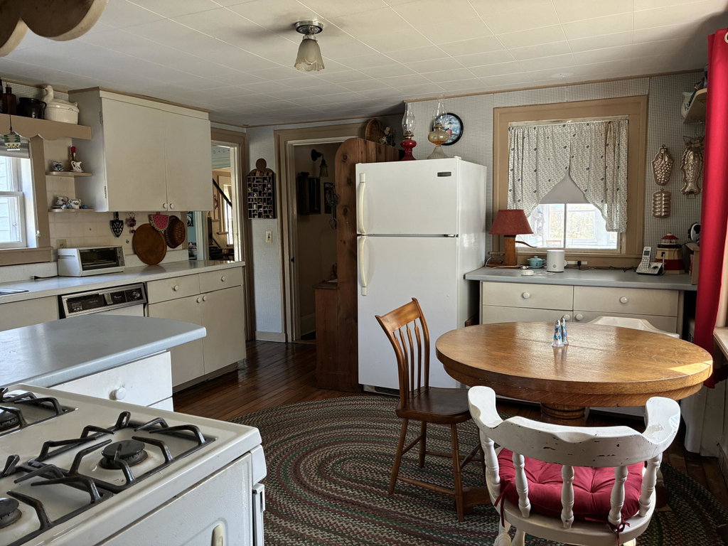 Eat-in kitchen.
