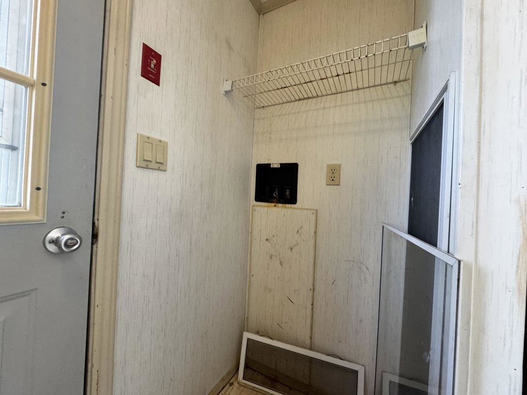 Laundry Hookup/Back Door