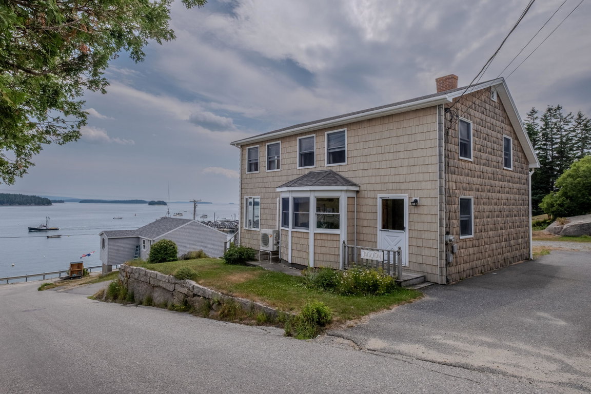 19 Granite Street Stonington