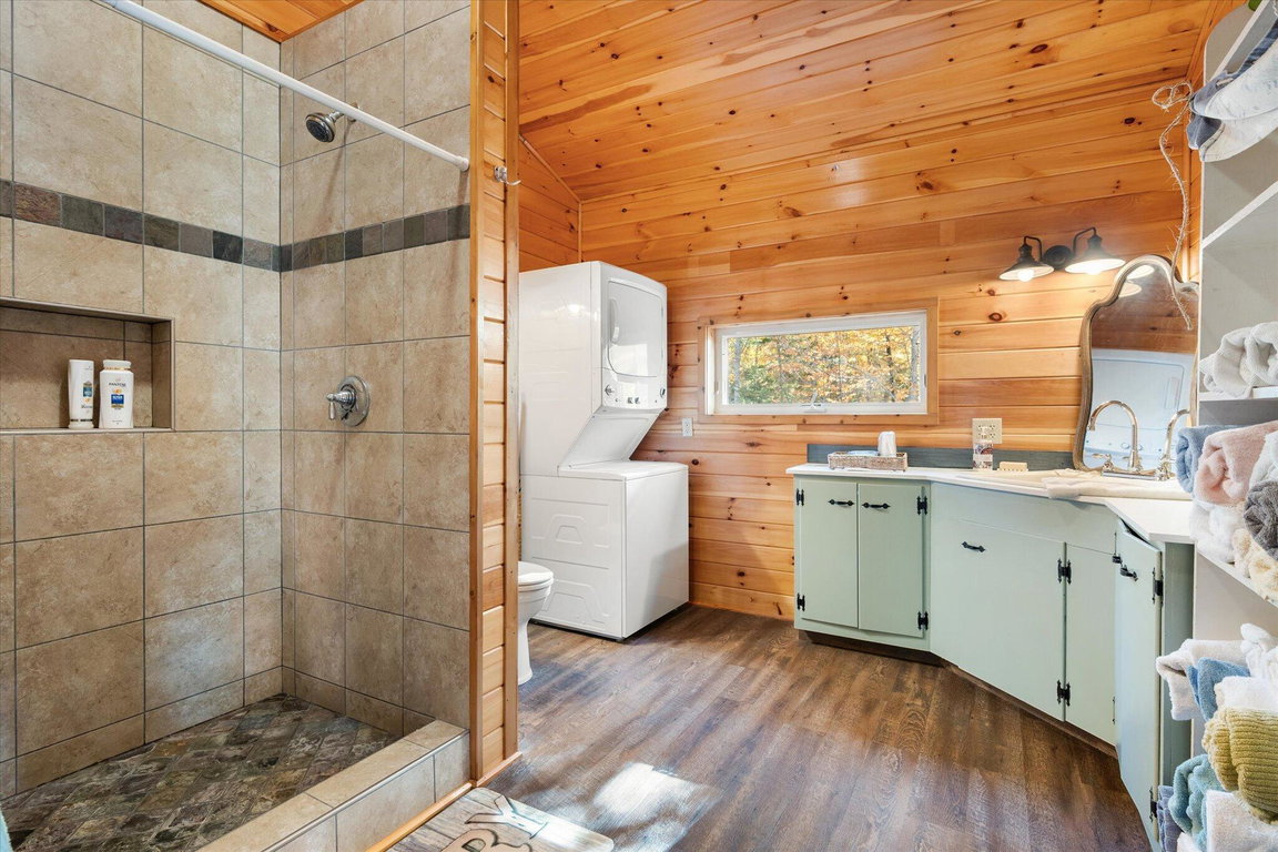 43-Bathroom, Laundry
