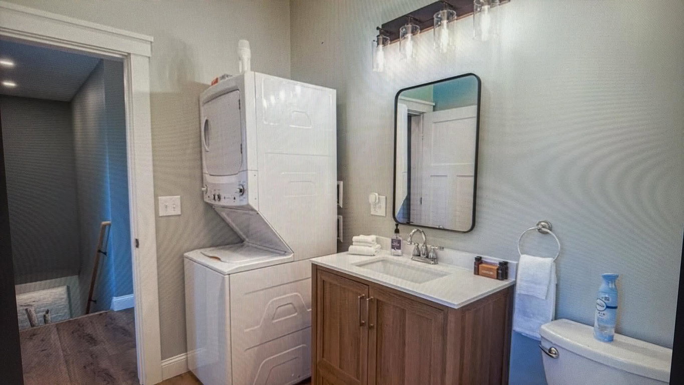 328 a upstiars bath