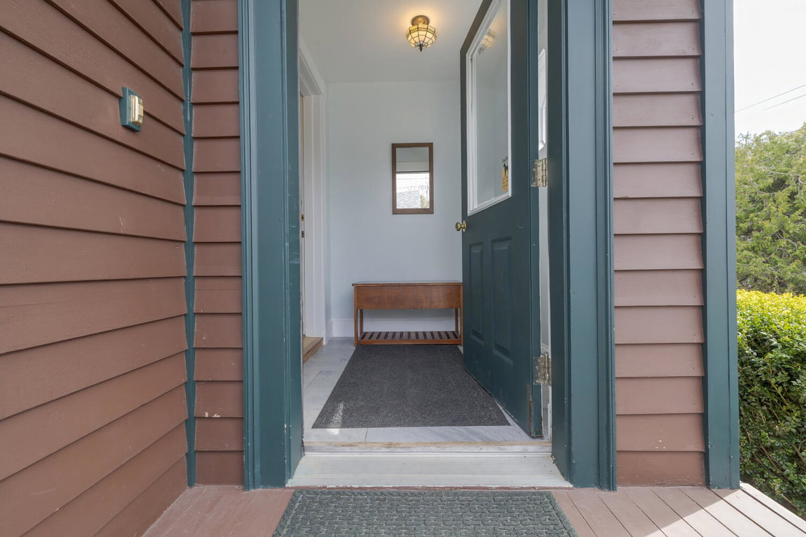 1-Ext to Entry07-One Upper Dunbar Road-D
