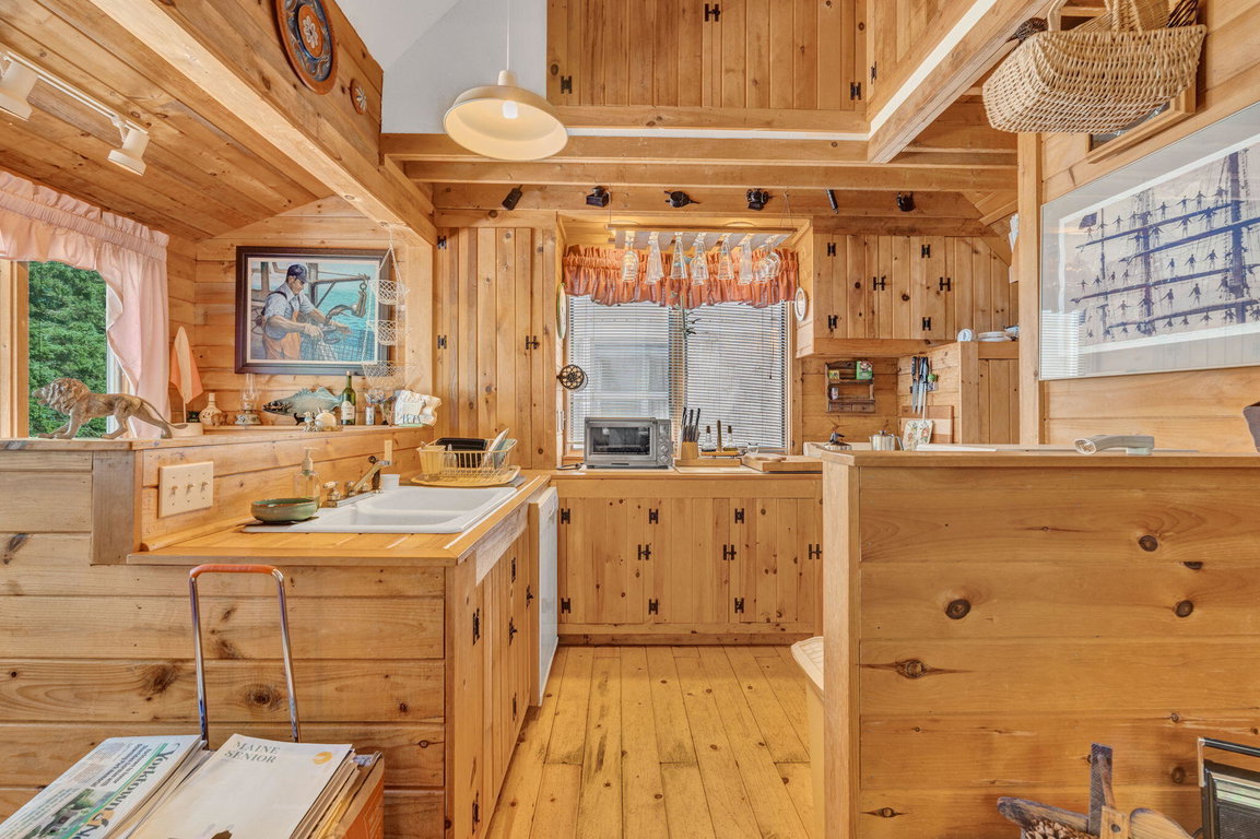 6-web-or-mls-142-e-point-rd