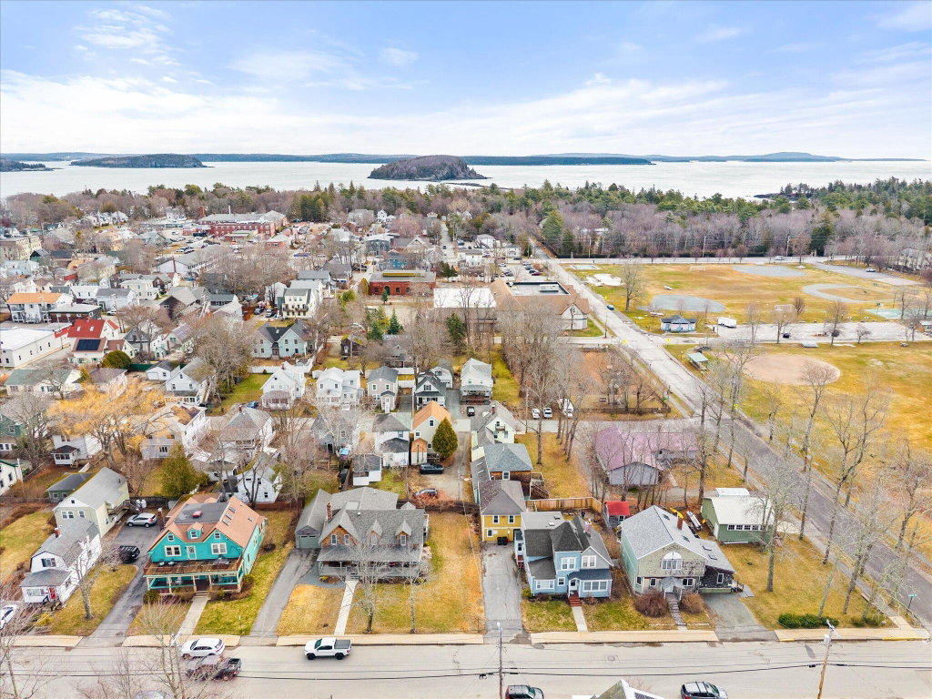 11-78 Ledgelawn Ave