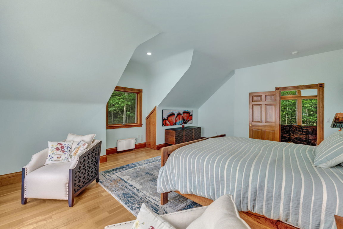 17-web-or-mls-1197-bay-rd