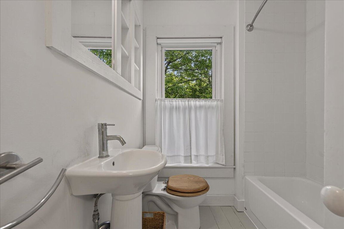 2nd floor Bathroom