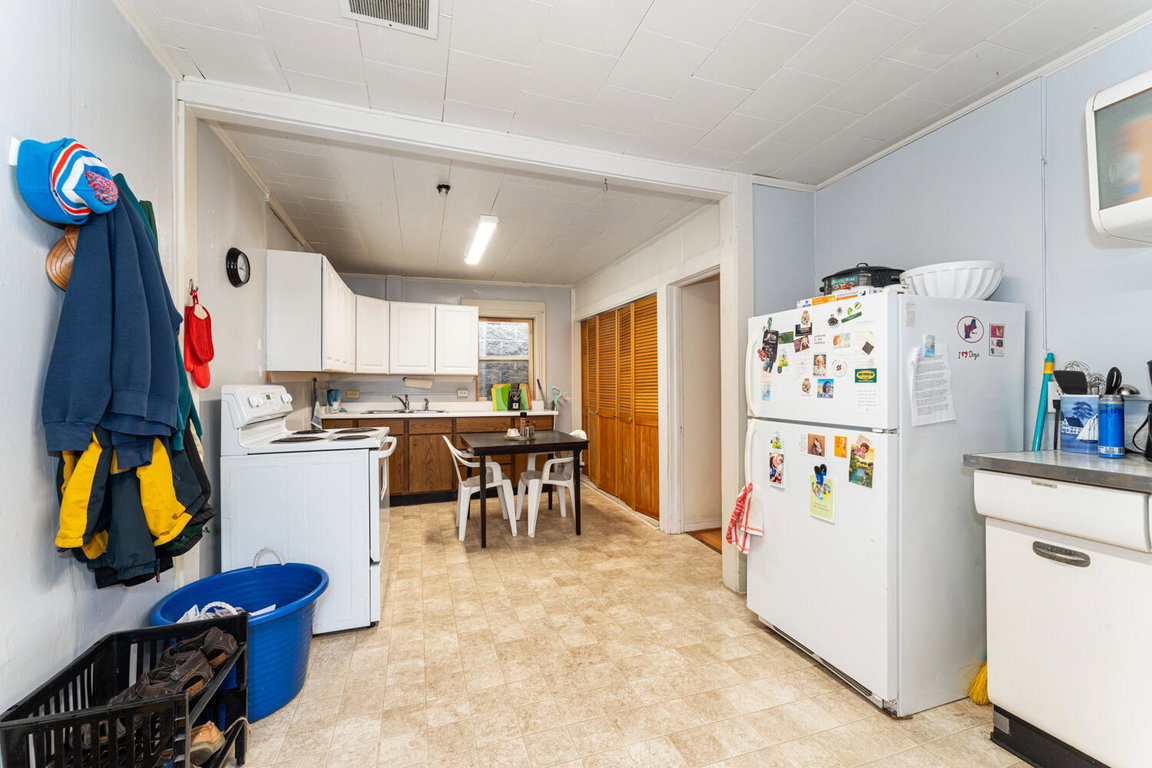 APARTMENT KITCHEN 4