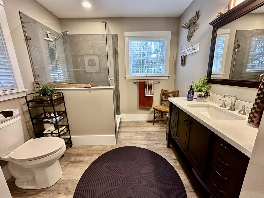 1st Floor Bath