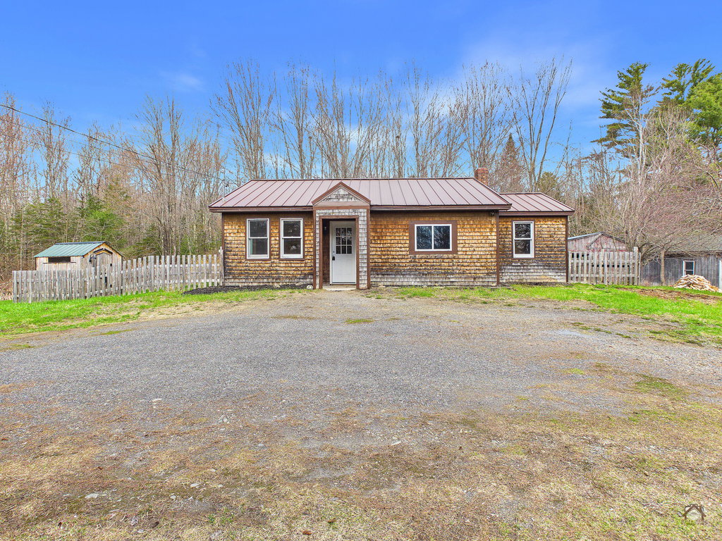 1818 Bangor Road Clinton
