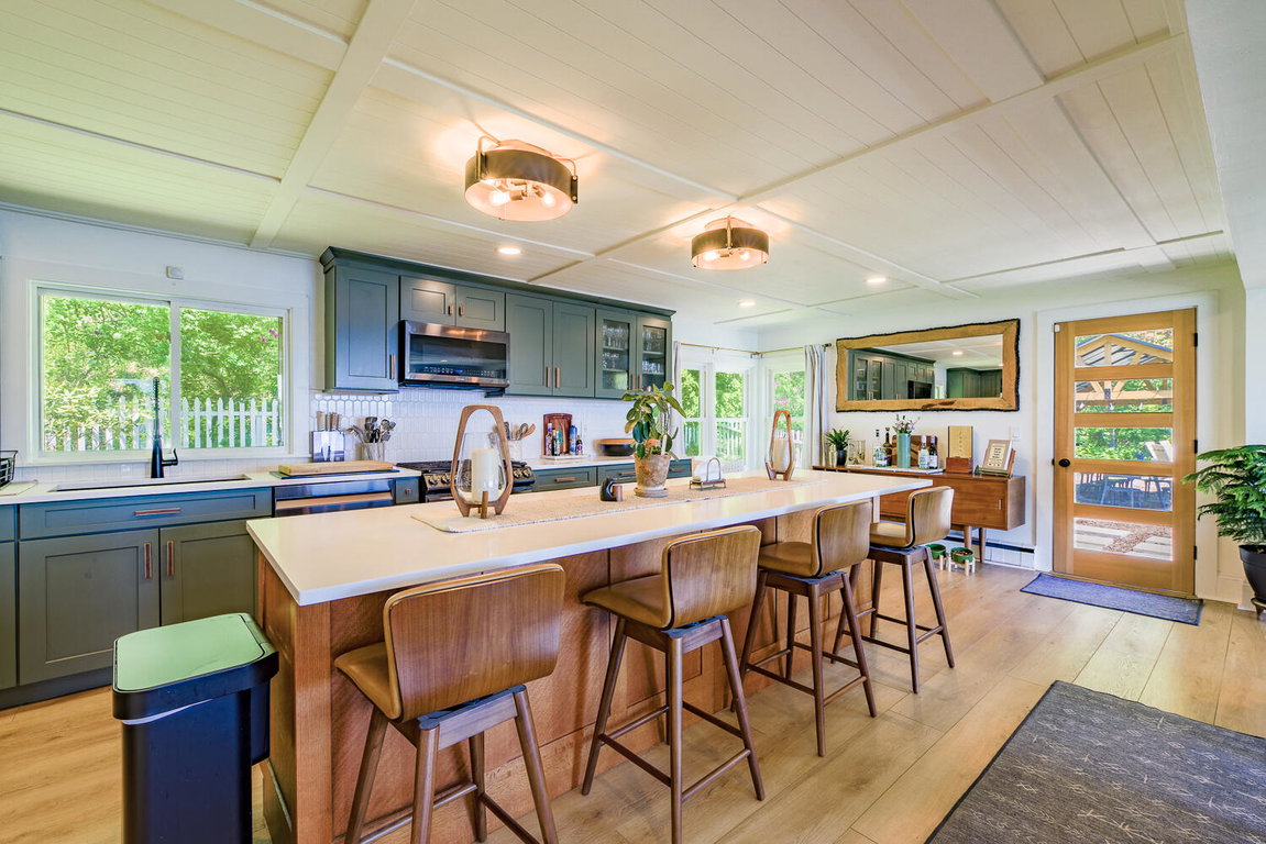 170 Lakeview Drive Rockland