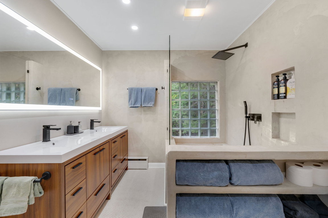 2nd floor bath