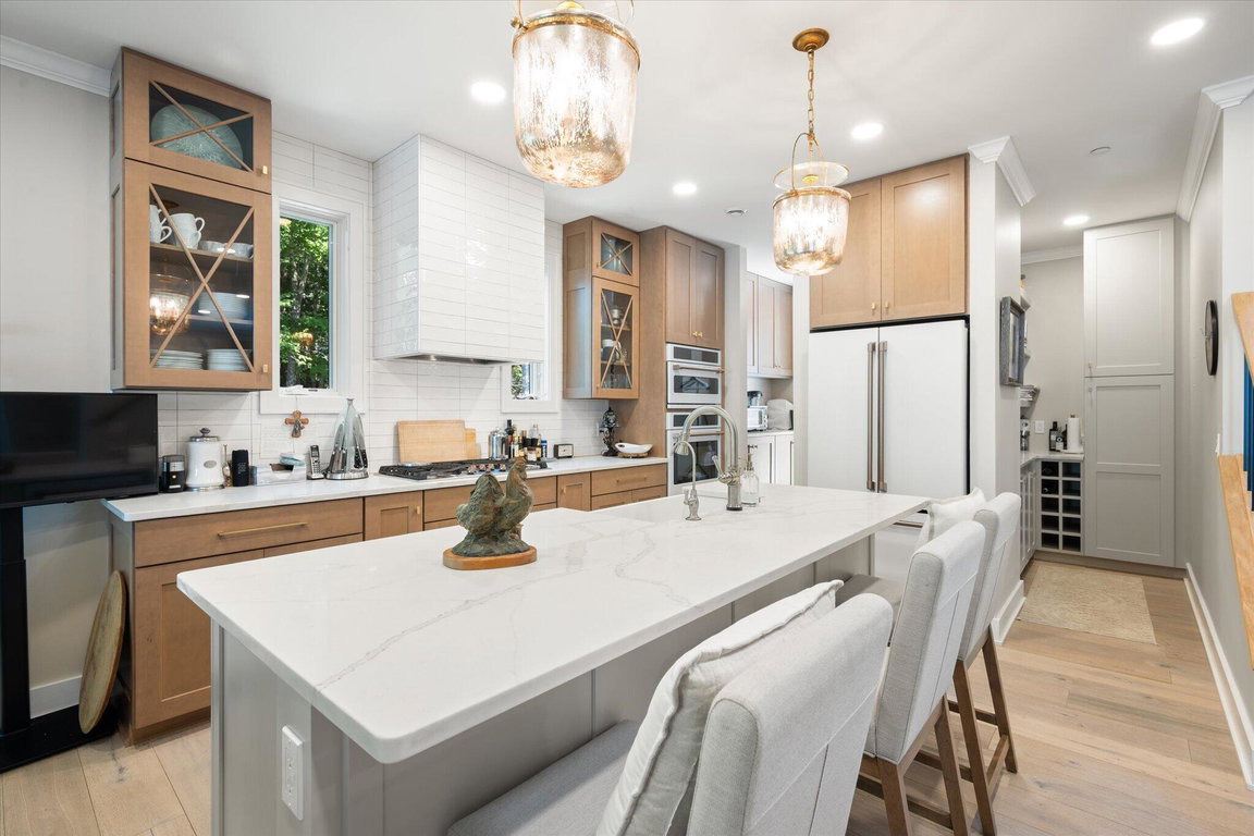 Spacious kitchen area...